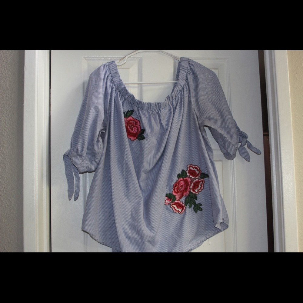 Off the shoulder blue and white stripe shirt w/ 🌺